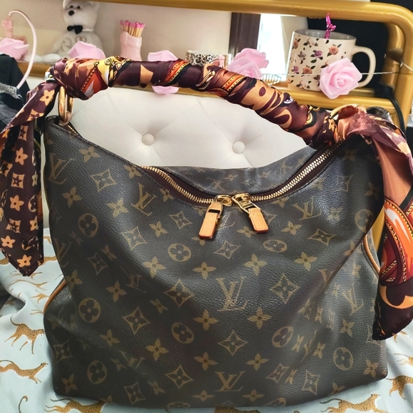 Louis Vuitton Sully Monogram Canvas Bag - Picture 9 of 16